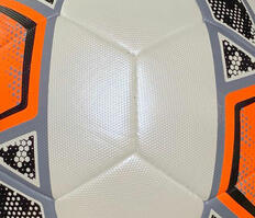 Fussball genäht und geklebt