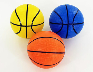 Variazione di palloni da basket in PVC